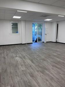 Louer Commerce Challes-les-eaux 12240 euros