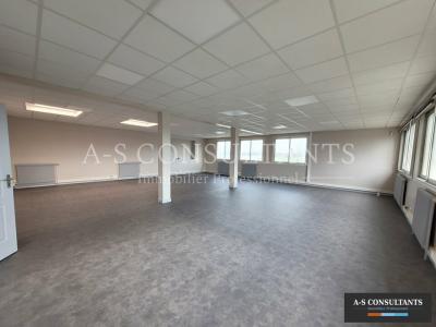 Louer Commerce 730 m2 Saint-pierre-de-chandieu