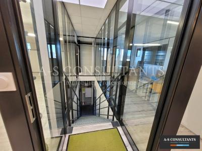 Louer Bureau 99 m2 Genas