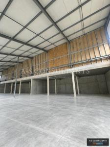 Louer Commerce 675 m2 Tours-en-savoie