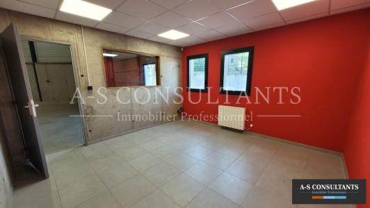 Louer Commerce 180 m2 Saint-pierre-de-boeuf