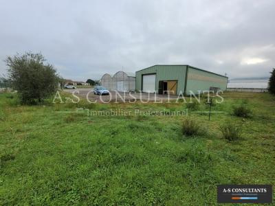 Louer Commerce 360 m2 Beausemblant