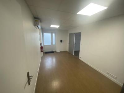 For rent Faches-thumesnil 400 m2 Nord (59155) photo 3