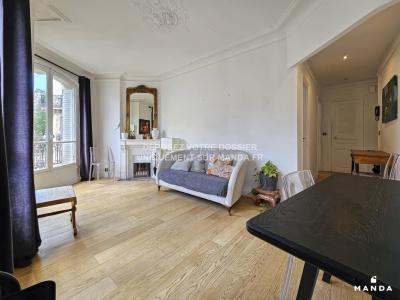 For rent Paris-18eme-arrondissement 3 rooms 49 m2 Paris (75018) photo 2