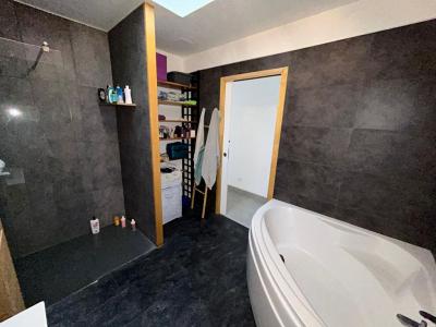 For sale 12 MN LA ROCHELLE 4 rooms 101 m2 Charente maritime (17230) photo 4
