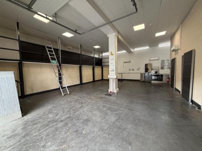 Louer Commerce 122 m2 Lyon-7eme-arrondissement