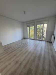 For rent Saint-julien-les-villas 3 rooms 59 m2 Aube (10800) photo 0