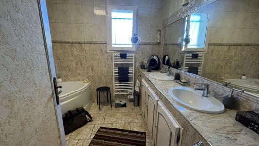 For sale 5,4 KM DE L'AUTOROUTE 4 rooms 120 m2 Puy de dome (63300) photo 2