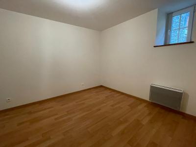 Louer Maison 95 m2 Sommieres-du-clain