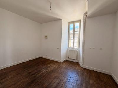 Louer Appartement 73 m2 Ruffec