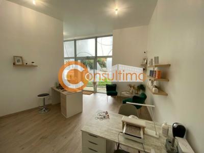 Louer Local commercial 78 m2 Carbon-blanc