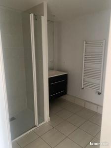 For rent Bron 3 rooms 60 m2 Rhone (69500) photo 0