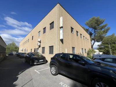 Louer Commerce 1200 m2 Vallauris