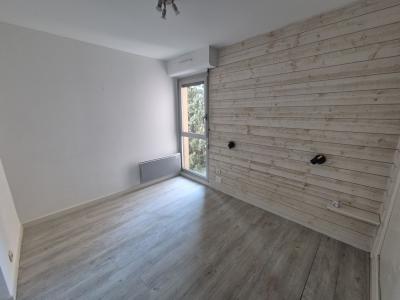 Louer Appartement  821 euros