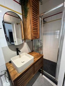 For rent Suresnes 2 rooms 47 m2 Hauts de Seine (92150) photo 3