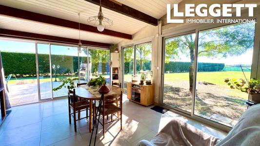 For sale Saujon 6 rooms 117 m2 Charente maritime (17600) photo 2
