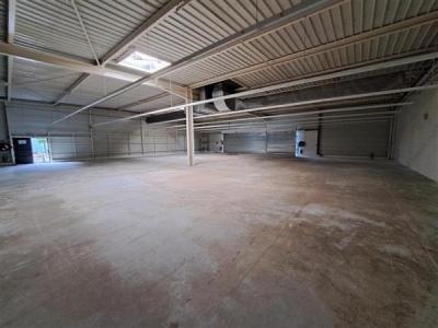 Louer Commerce 592 m2 Livry-sur-seine