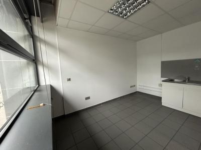 Louer Commerce 94 m2 Rillieux-la-pape