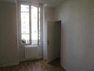For rent Lyon-7eme-arrondissement 3 rooms 66 m2 Rhone (69007) photo 2