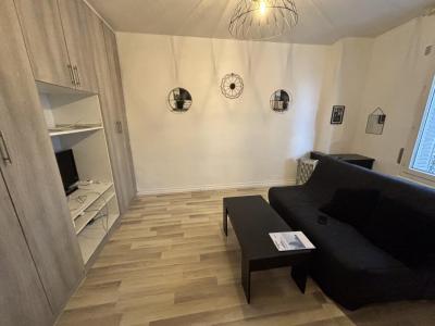 For rent Courbevoie 1 room 25 m2 Hauts de Seine (92400) photo 1