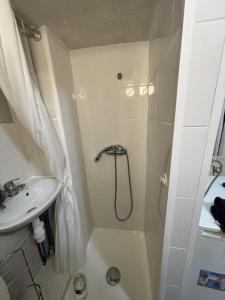 For rent Courbevoie 1 room 25 m2 Hauts de Seine (92400) photo 3