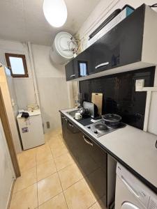 For rent Courbevoie 1 room 25 m2 Hauts de Seine (92400) photo 4