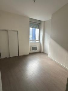 Louer Appartement Montreal-la-cluse Ain