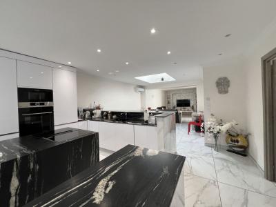 For sale LES OLIVES 4 rooms 135 m2 Bouches du Rhone (13013) photo 3