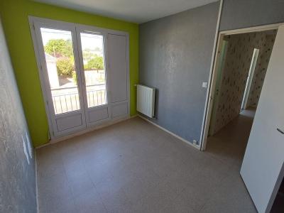 For sale Bauge 4 rooms 77 m2 Maine et loire (49150) photo 3