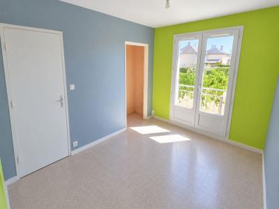 For sale Bauge 4 rooms 77 m2 Maine et loire (49150) photo 4