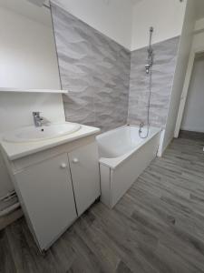 For rent Nogent-sur-seine 3 rooms 65 m2 Aube (10400) photo 2