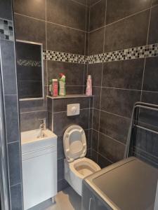 For rent Courbevoie 1 room 21 m2 Hauts de Seine (92400) photo 2