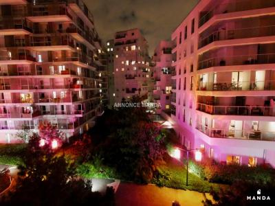 For rent Issy-les-moulineaux 3 rooms 65 m2 Hauts de Seine (92130) photo 1