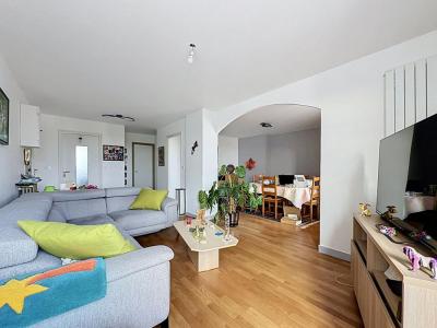 For sale Bron 4 rooms 84 m2 Rhone (69500) photo 0