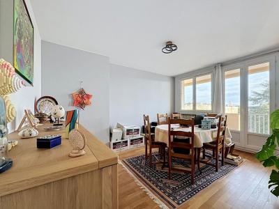 For sale Bron 4 rooms 84 m2 Rhone (69500) photo 3