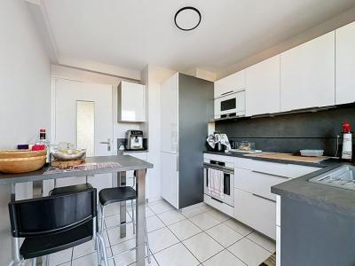 For sale Bron 4 rooms 84 m2 Rhone (69500) photo 4