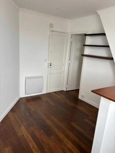 For rent Courbevoie 2 rooms 23 m2 Hauts de Seine (92400) photo 4