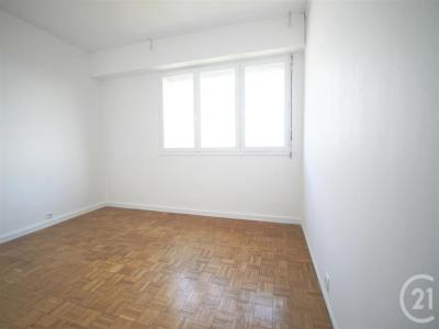Louer Appartement Thiais 913 euros