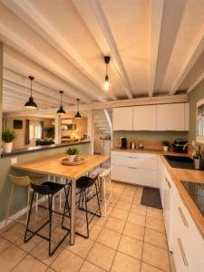 For sale Menetrol 8 rooms 160 m2 Puy de dome (63200) photo 3