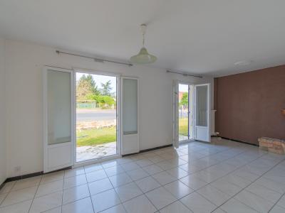 For sale Vierzon 4 rooms 93 m2 Cher (18100) photo 4