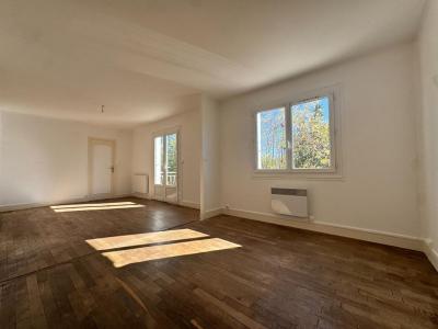 For sale Vierzon 3 rooms 61 m2 Cher (18100) photo 2