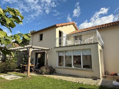 For sale 4 rooms 109 m2 Charente (16240) photo 1