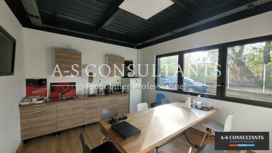 Louer Commerce 190 m2 Genas