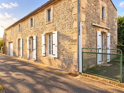 For sale 6 rooms 124 m2 Deux sevres (79160) photo 0