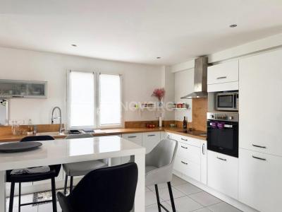 For sale Lons 5 rooms 105 m2 Pyrenees atlantiques (64140) photo 2