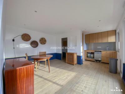 For rent Paris-18eme-arrondissement 2 rooms 33 m2 Paris (75018) photo 0