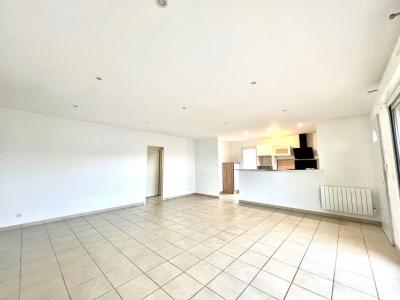 For sale PETITE CAMARGUE 4 rooms 88 m2 Gard (30470) photo 2