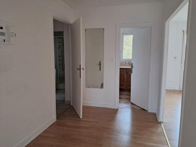 For rent CENTRE VILLE 2 rooms 67 m2 Yonne (89100) photo 3