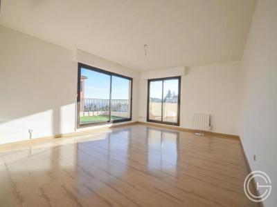 Louer Appartement 101 m2 Nice