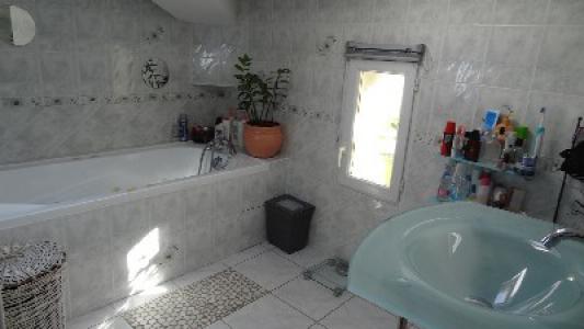 For sale Pinet HYPER CENTRE 4 rooms 90 m2 Herault (34850) photo 4